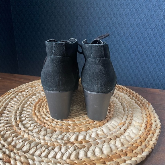 Crocs dual comfort wedge heel bootie ladies size 8.5 black suede - Picture 4 of 6